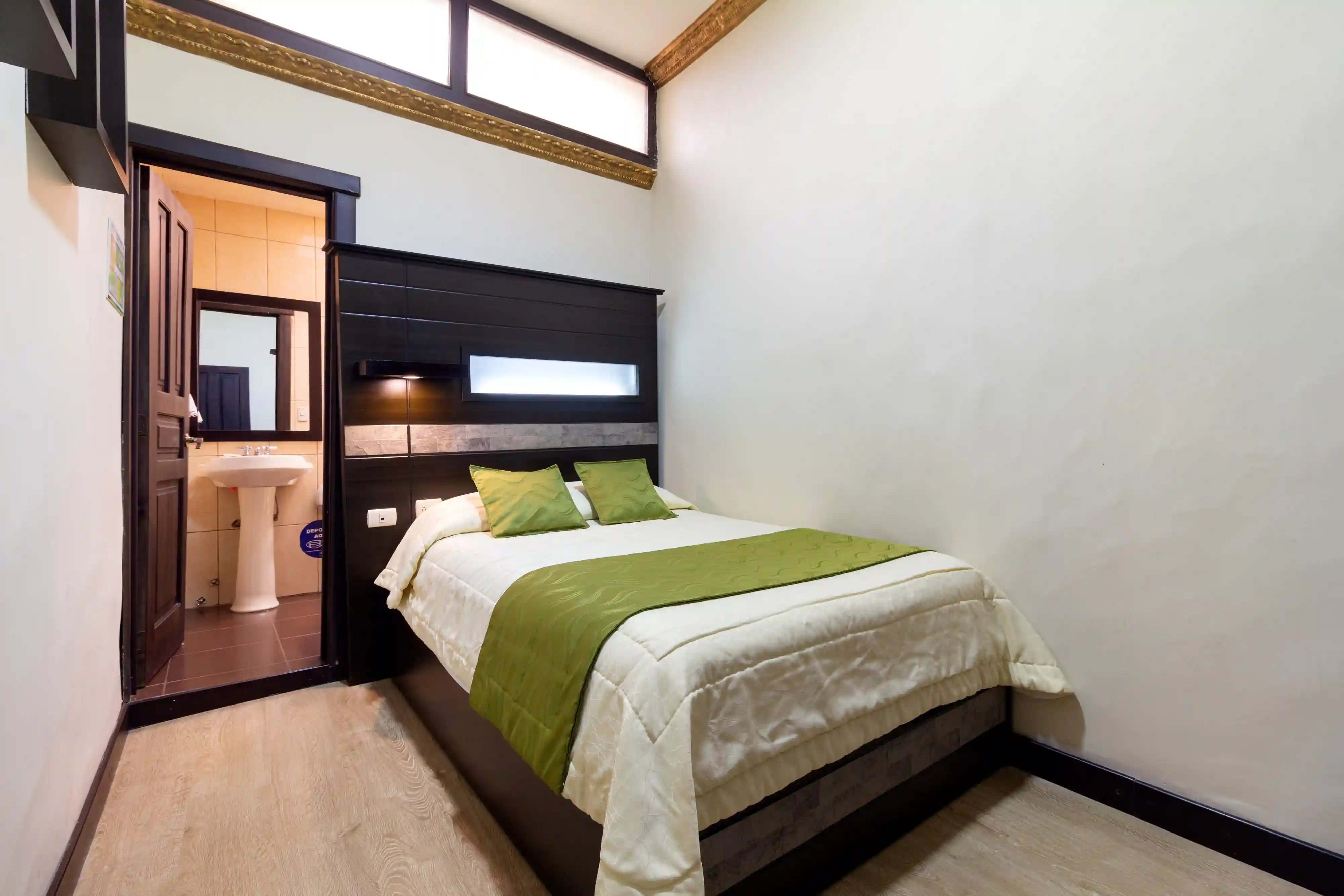 room1_title